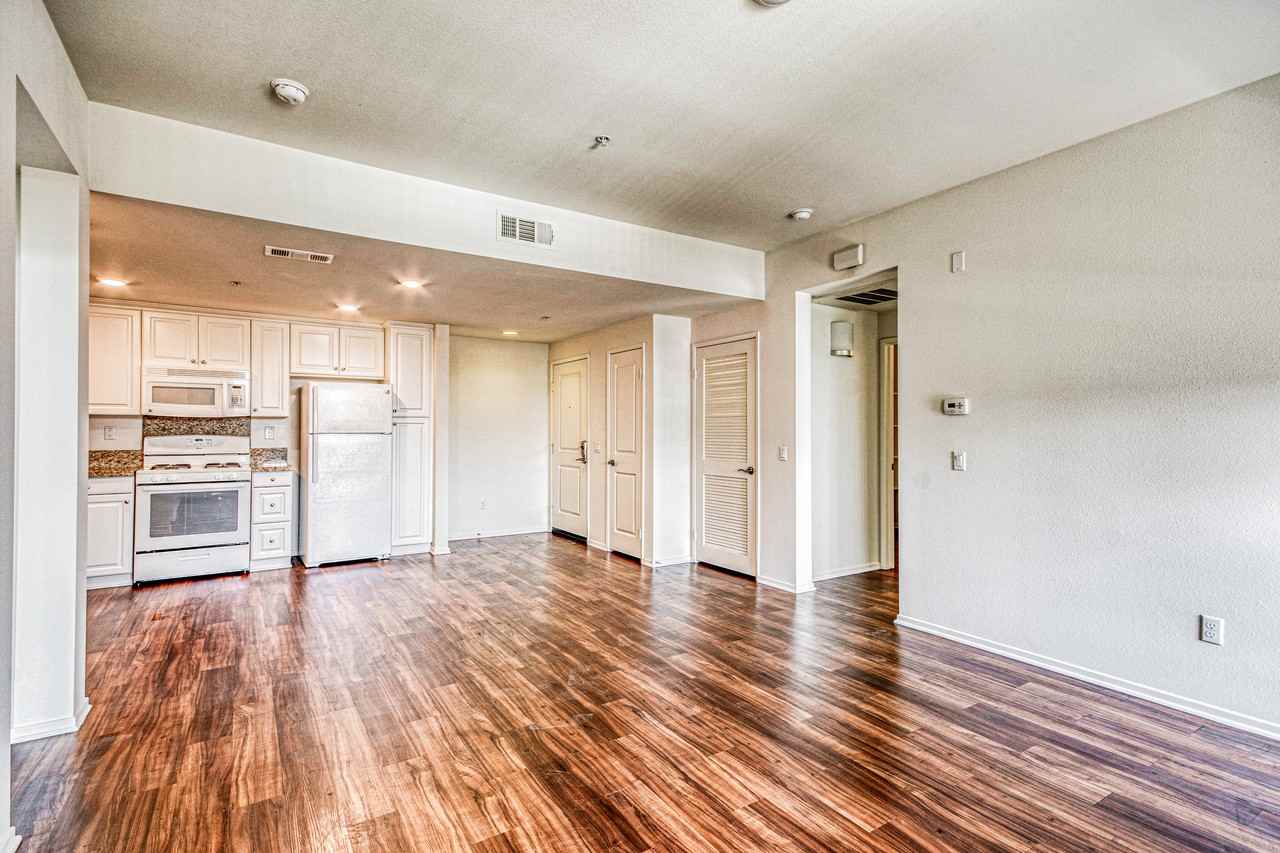 807 West - Photo 7 of 10