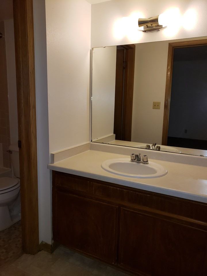 1559 N Prospect Ave - Photo 2 of 9