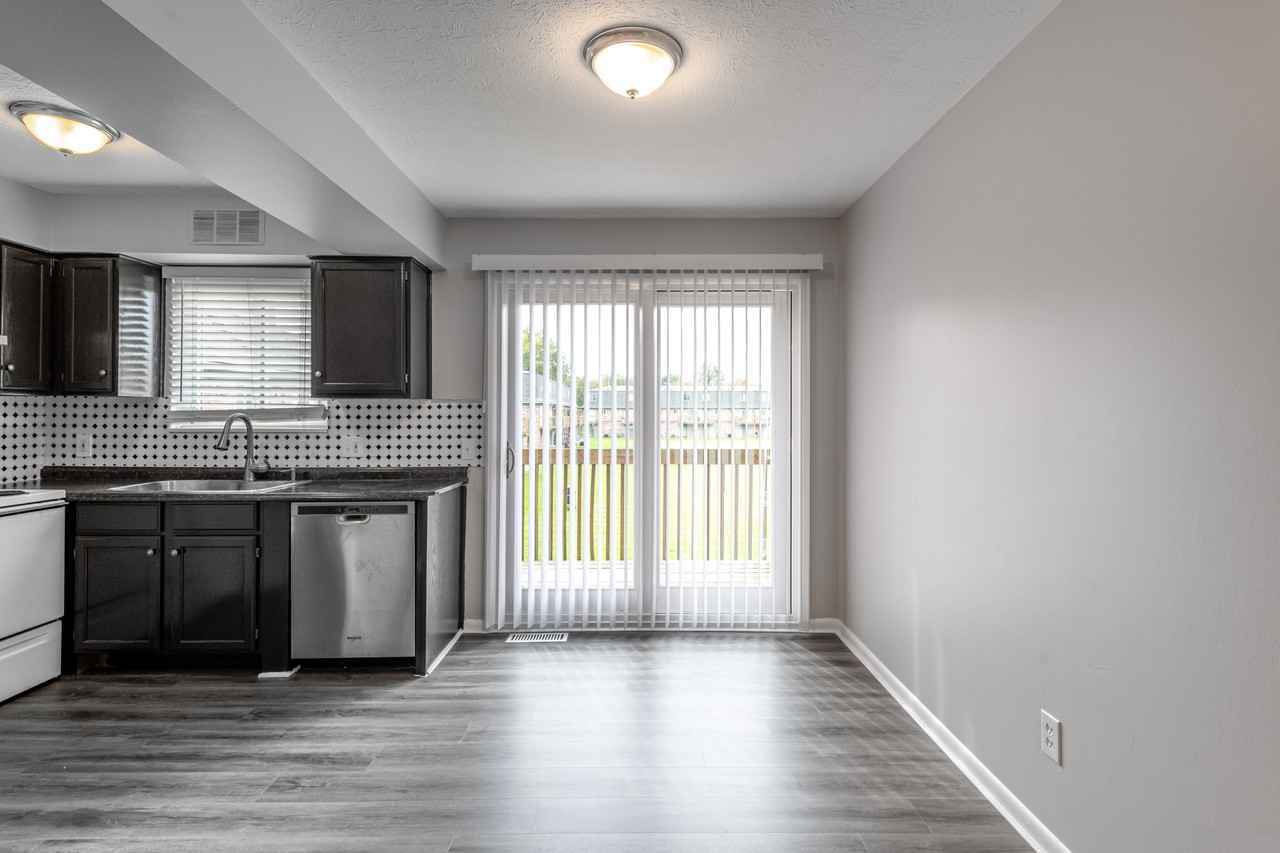 Centre Court - Photo 3 of 22