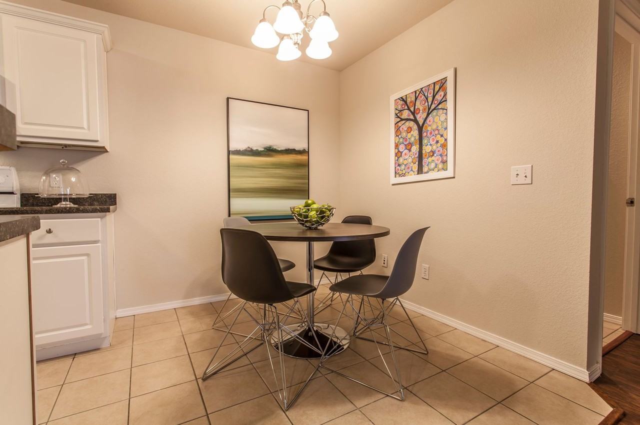 acar-The Carlyle Apartment Homes - Photo 5 of 26