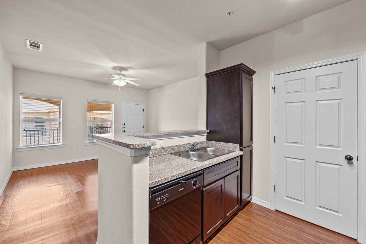 Las Torres Apartments - Photo 5 of 47