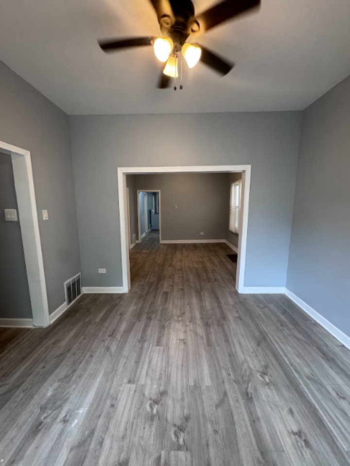 12219 S Lowe Ave - Photo 2 of 15