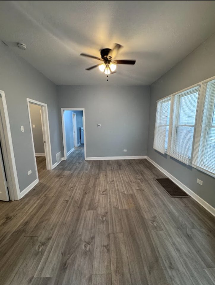 12219 S Lowe Ave - Photo 3 of 15
