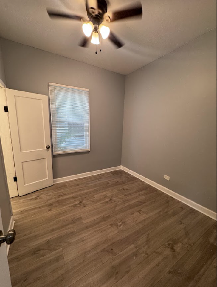 12219 S Lowe Ave - Photo 4 of 15