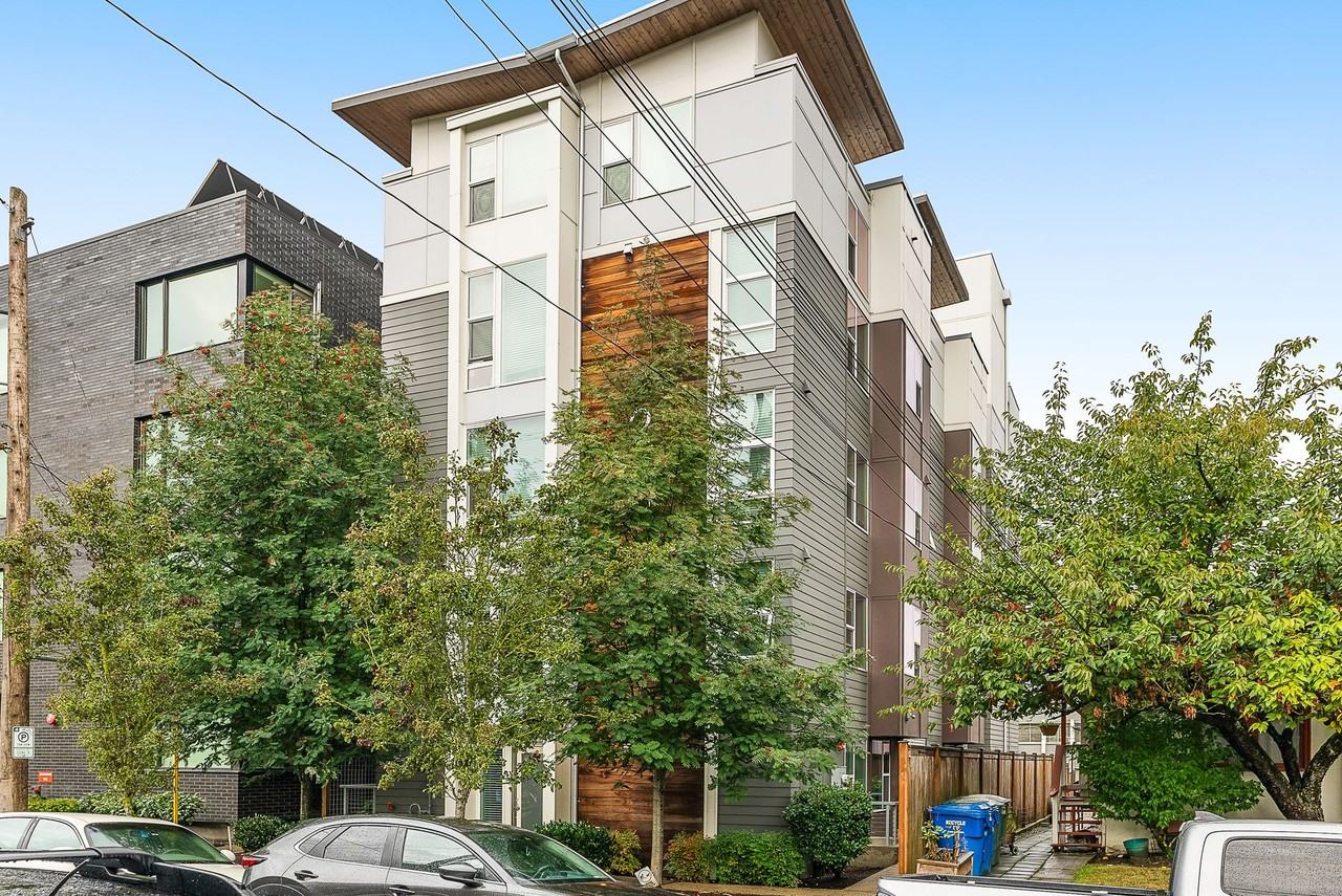 2371 Franklin Apartments in Eastlake - Photo 2 of 11