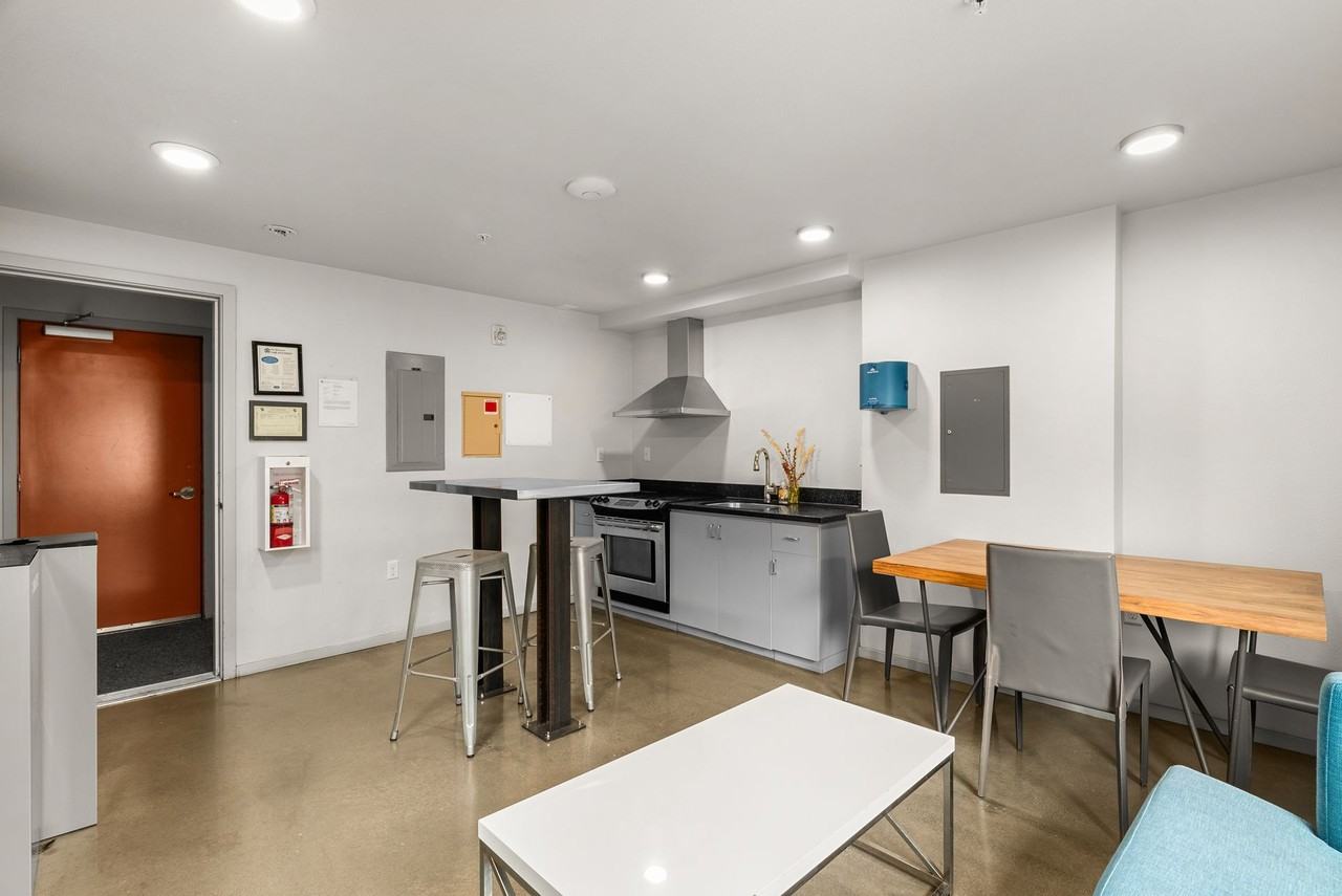 1806-1812 12th Ave Apartments - Photo 7 of 8