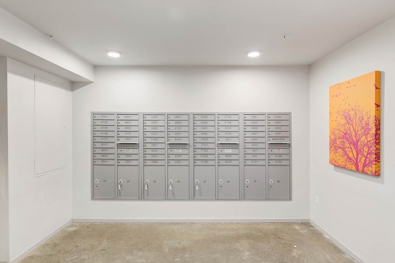 422 11th Ave - Amazing Studios! - Photo 3 of 50