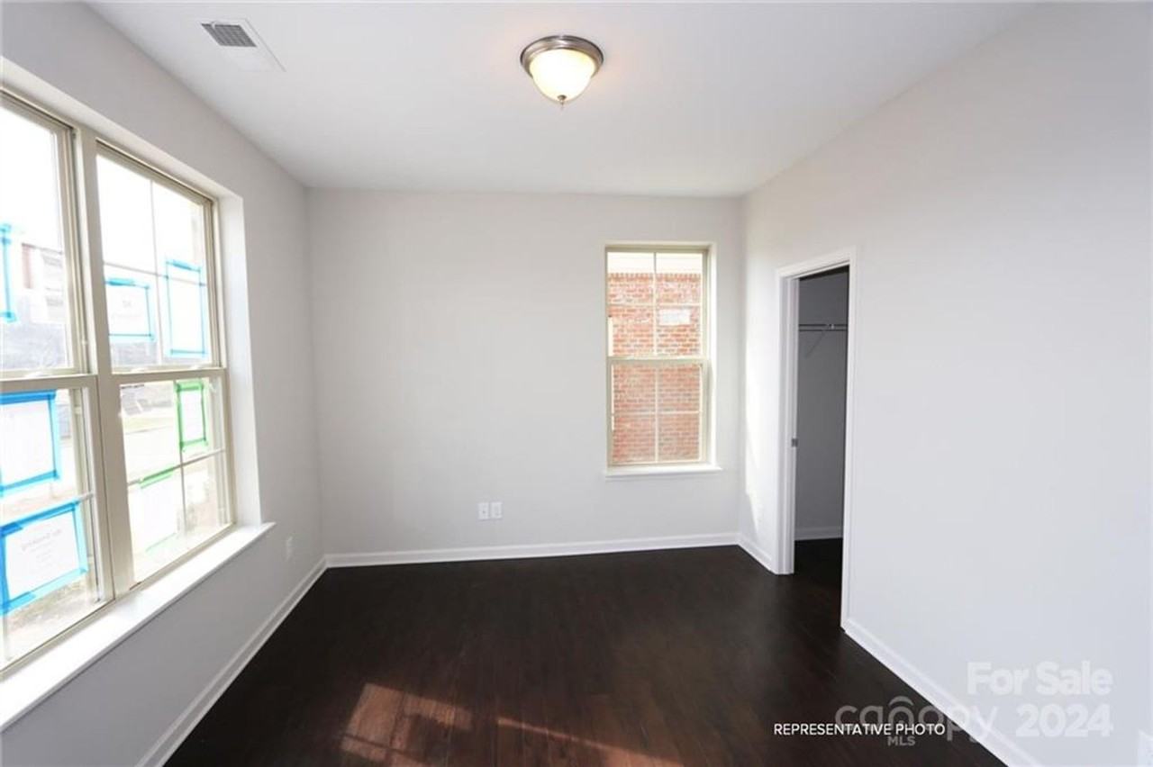 1116 Doveridge St - Photo 4 of 28