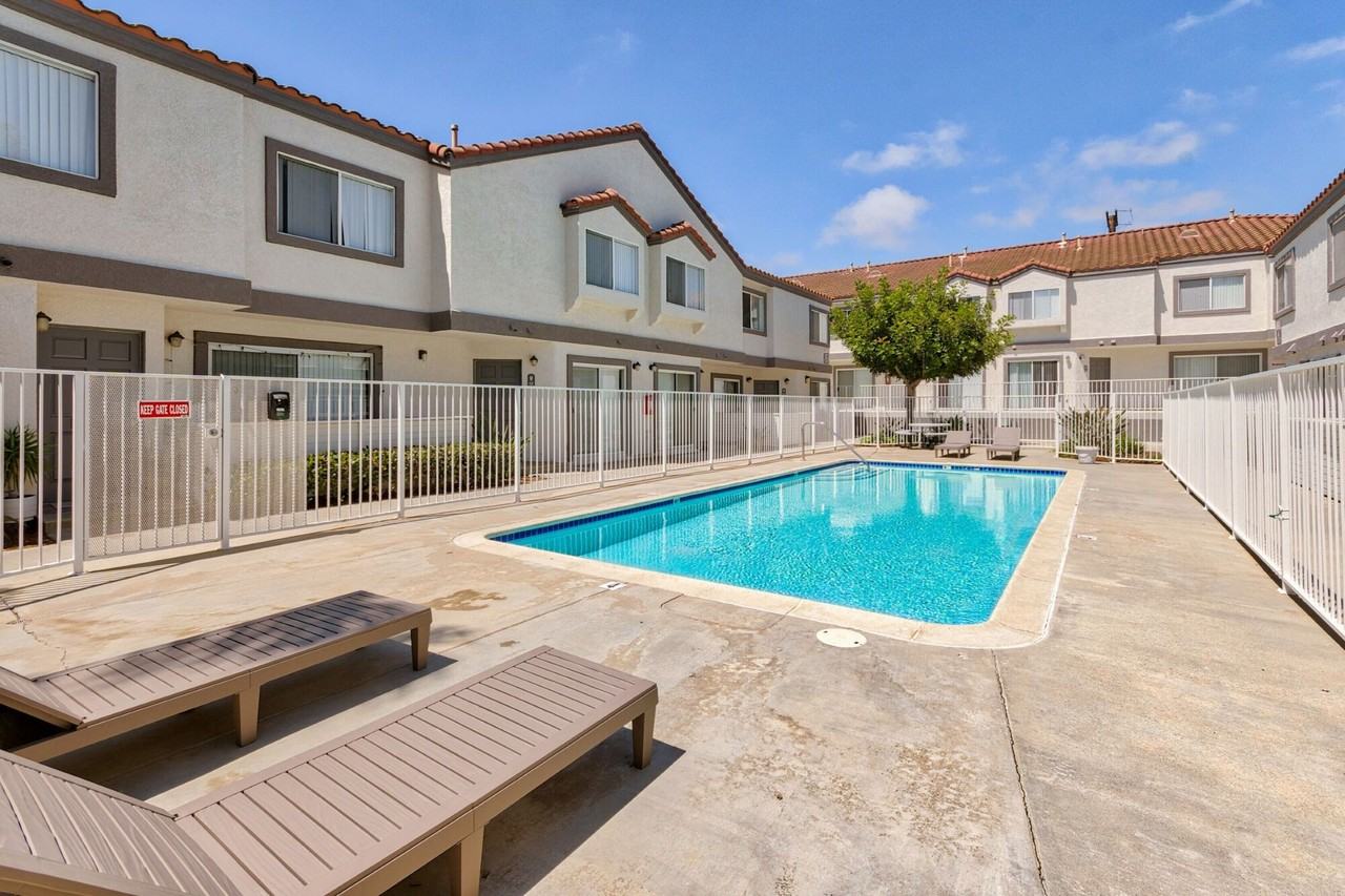 Villa Nova Townhomes - Photo 3 of 13