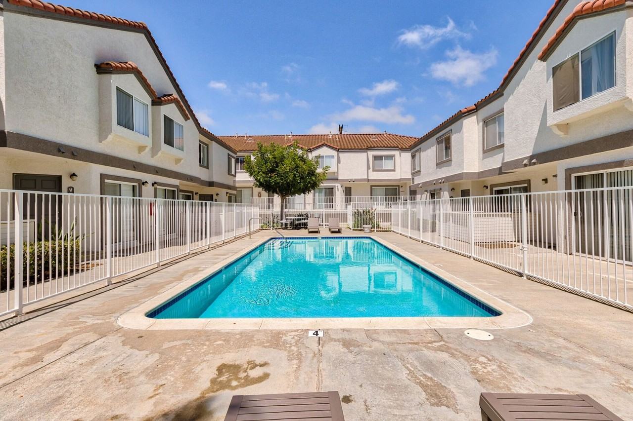 Villa Nova Townhomes - Photo 4 of 13