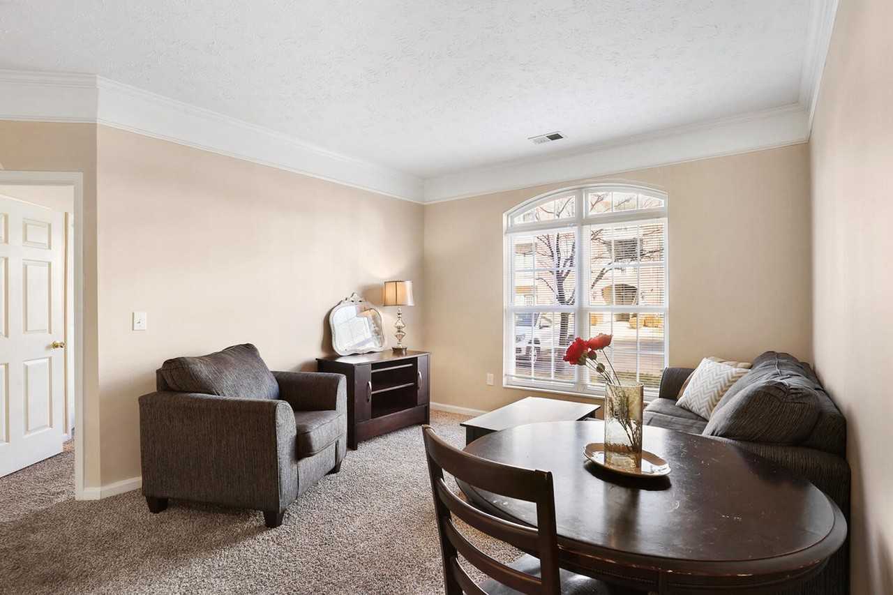 Capstone Quarters - Photo 6 of 16