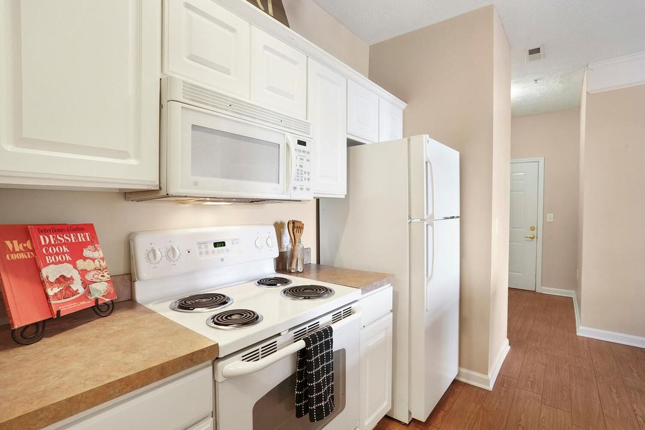 Capstone Quarters - Photo 7 of 16