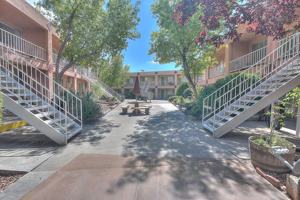 featured image of 312 Graceland Dr Se