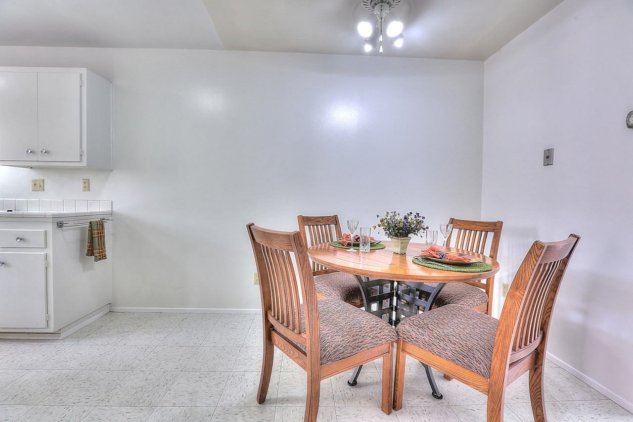 Graceland Plaza Apartments - Photo 7 of 12