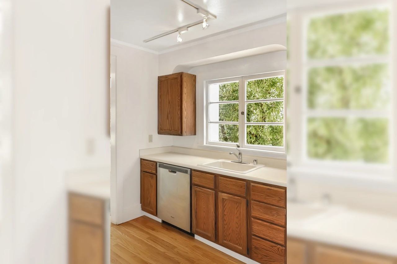 23 Sycamore Avenue Unit Upper - Photo 2 of 10