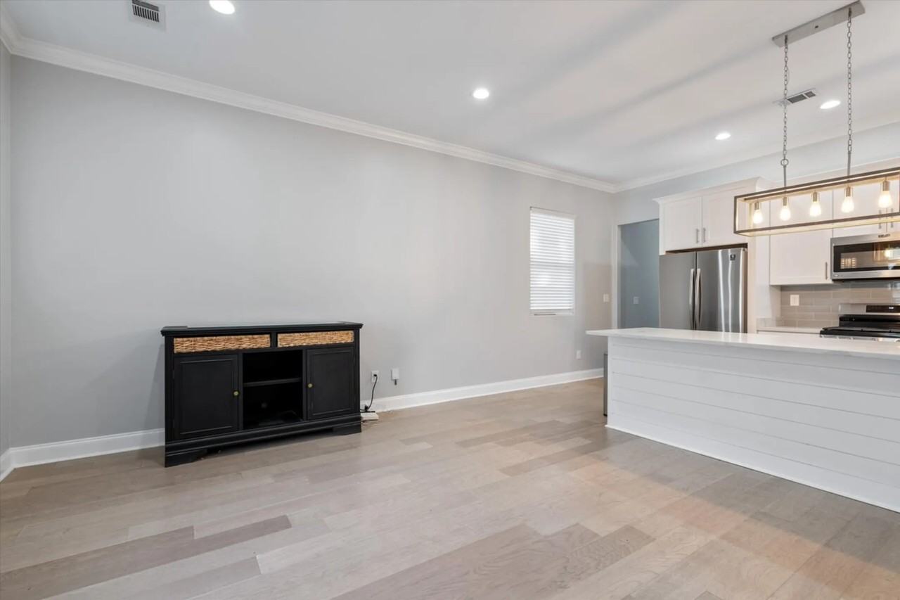 385 Williford St - Photo 2 of 2