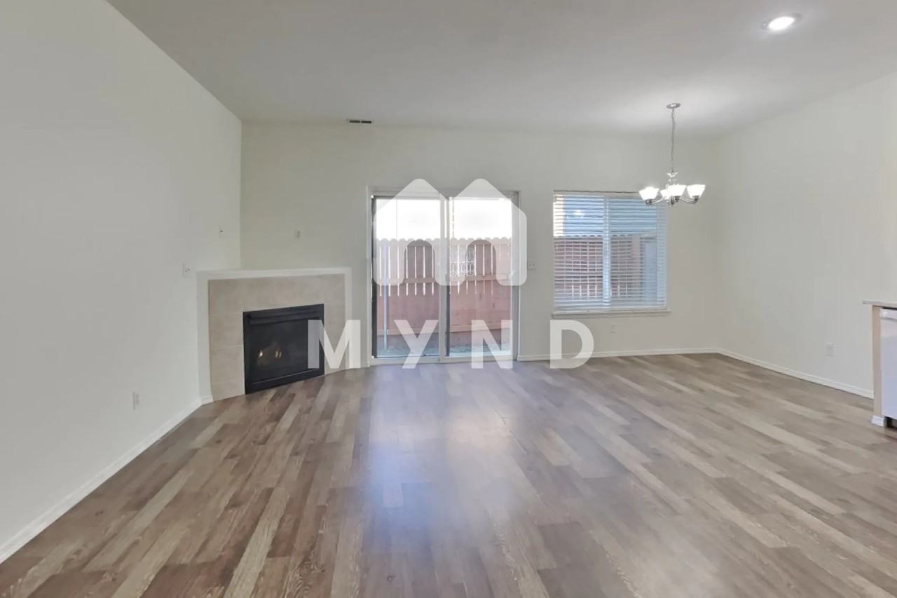 5908 Ne 33rd Cir - Photo 2 of 17