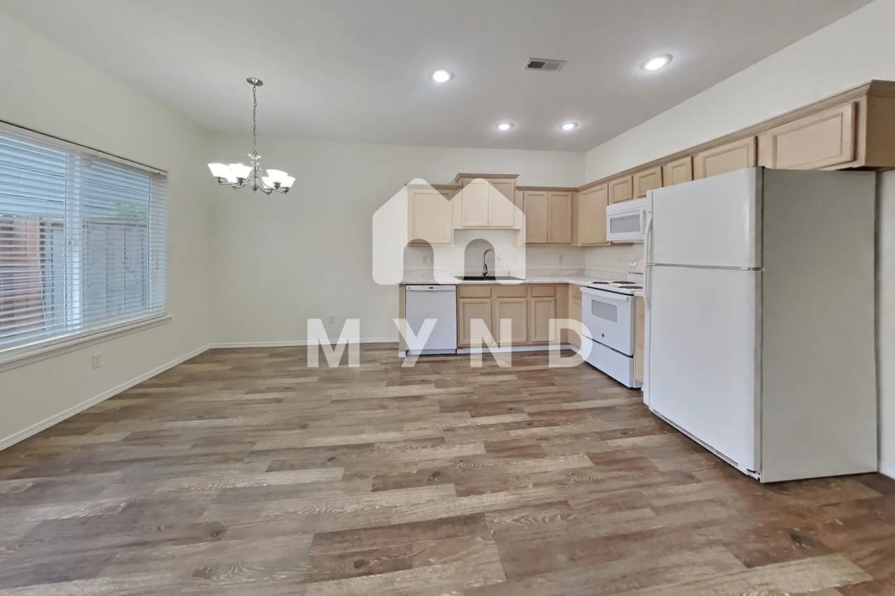 5908 Ne 33rd Cir - Photo 3 of 17