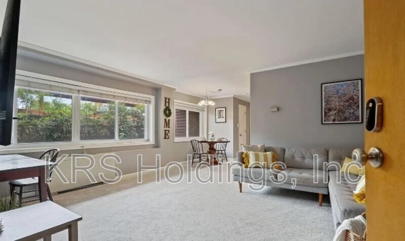 1521 S George Mason Dr #1 - Photo 4 of 41