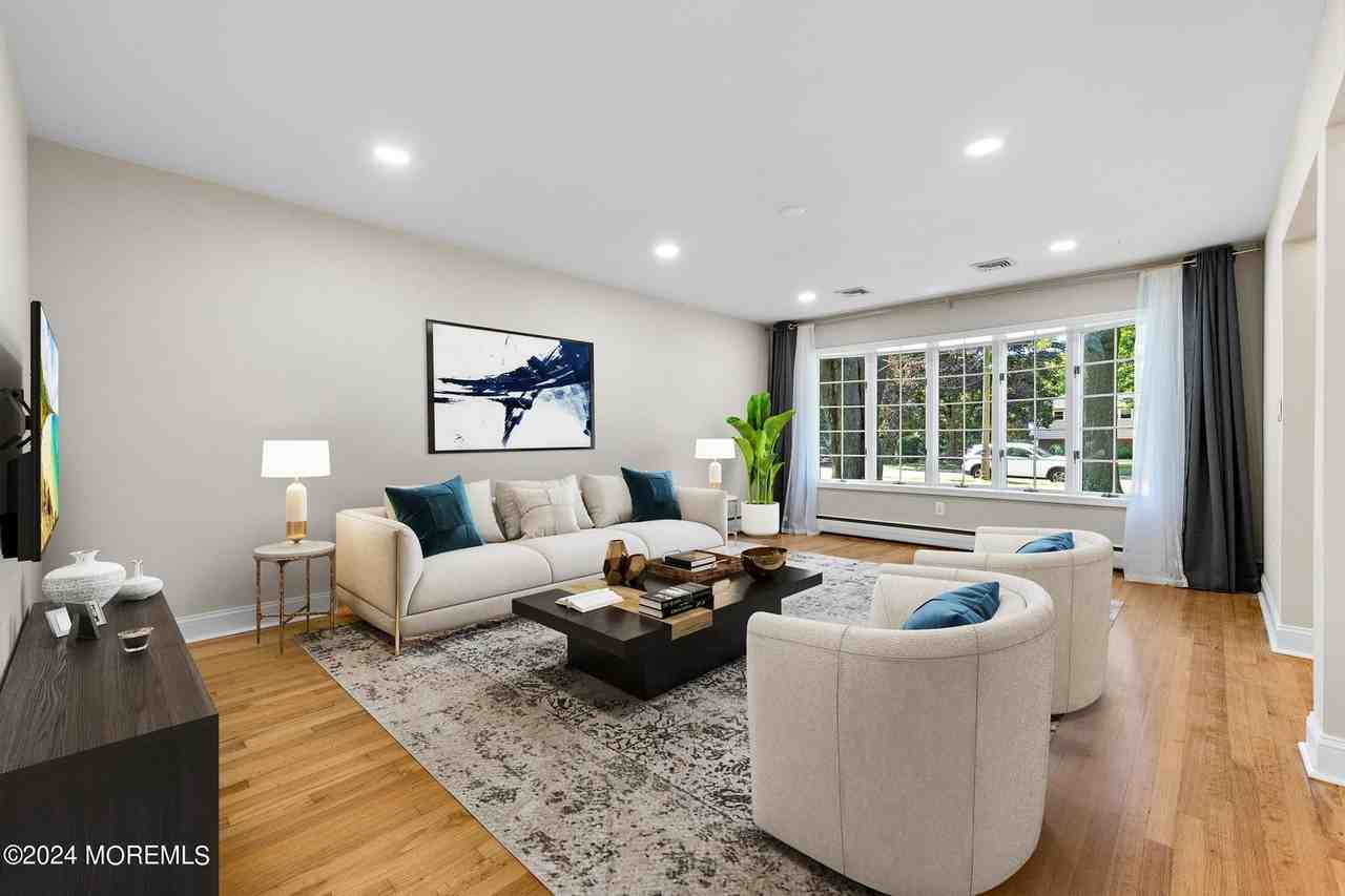 62 Reynolds Drive - Photo 2 of 13