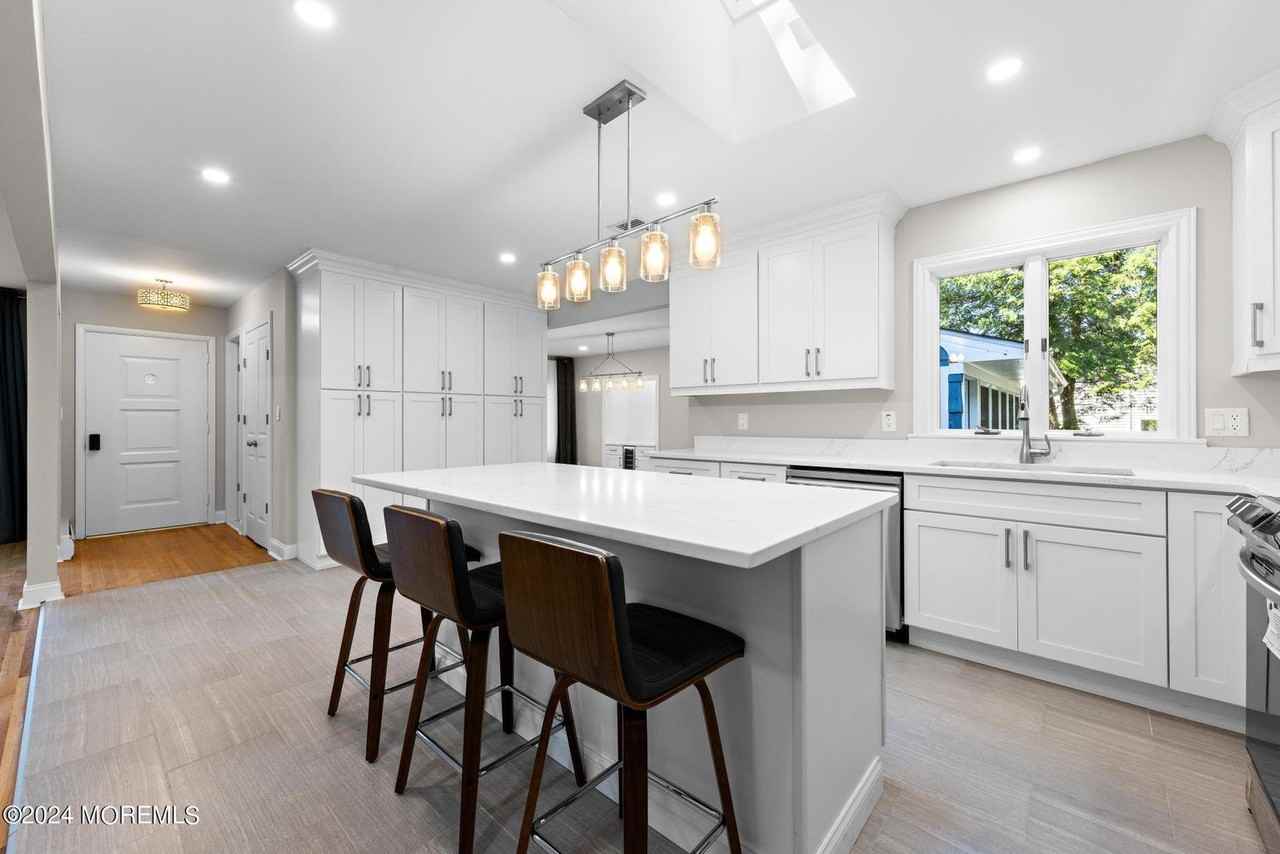 62 Reynolds Drive - Photo 3 of 13