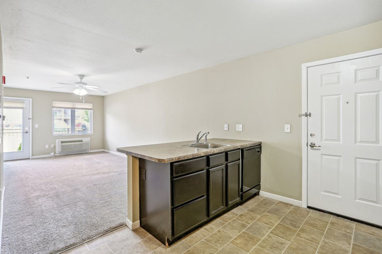 Eastland Building A - Photo 4 of 5