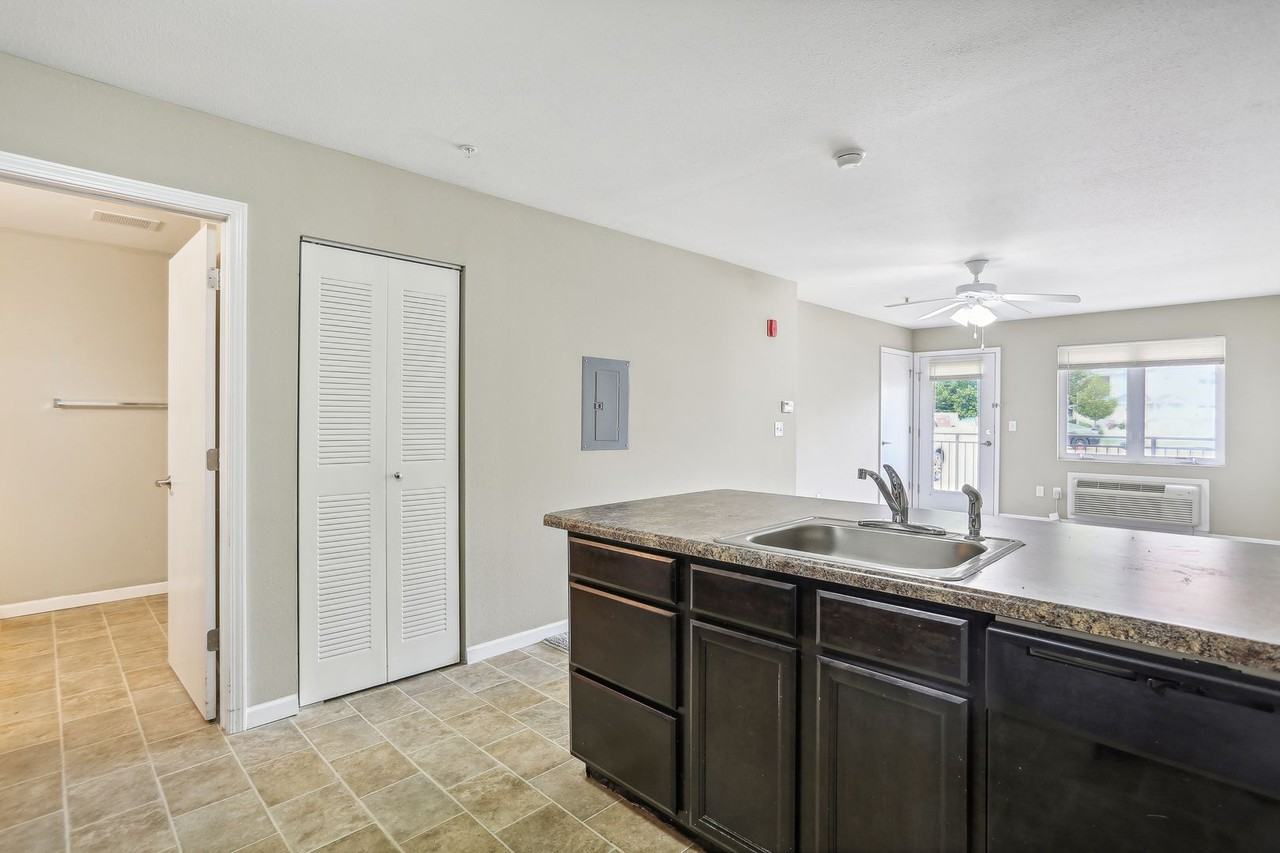 Eastland Building A - Photo 5 of 5