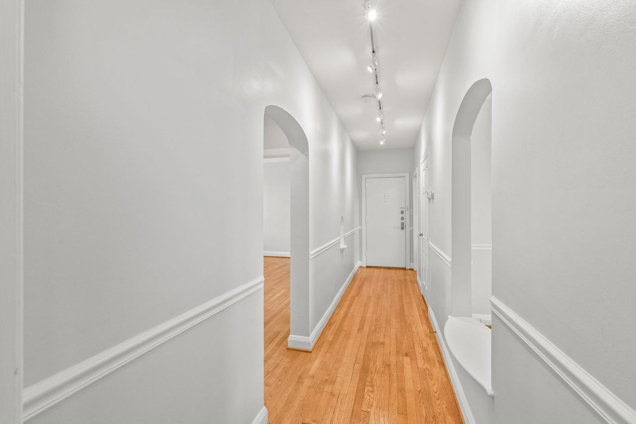 920 Monticello Ter #305 - Photo 3 of 22