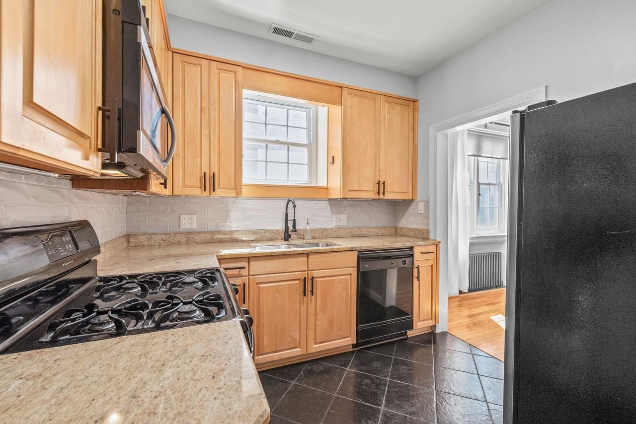 920 Monticello Ter #305 - Photo 5 of 22