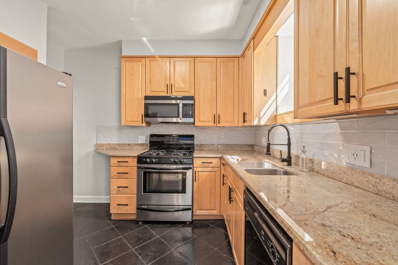 920 Monticello Ter #305 - Photo 6 of 22