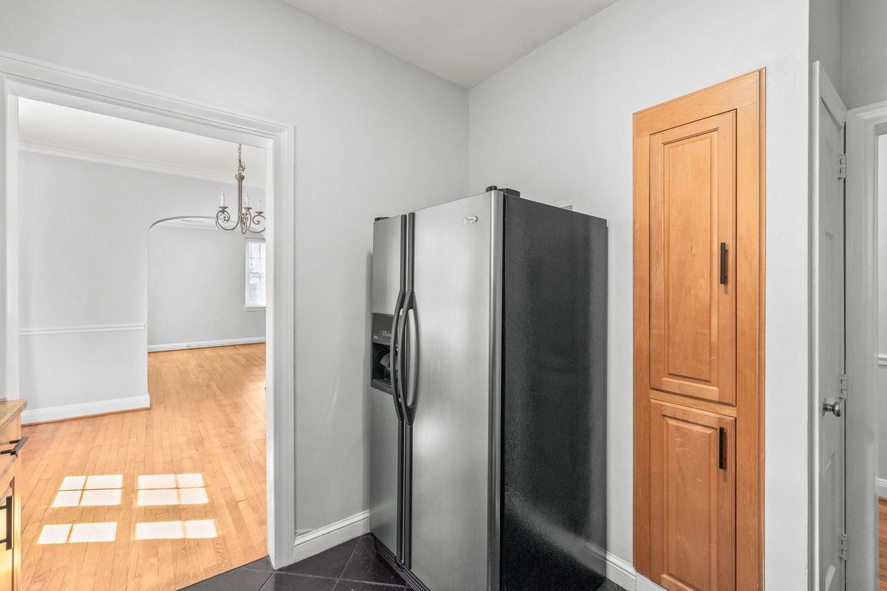 920 Monticello Ter #305 - Photo 7 of 22
