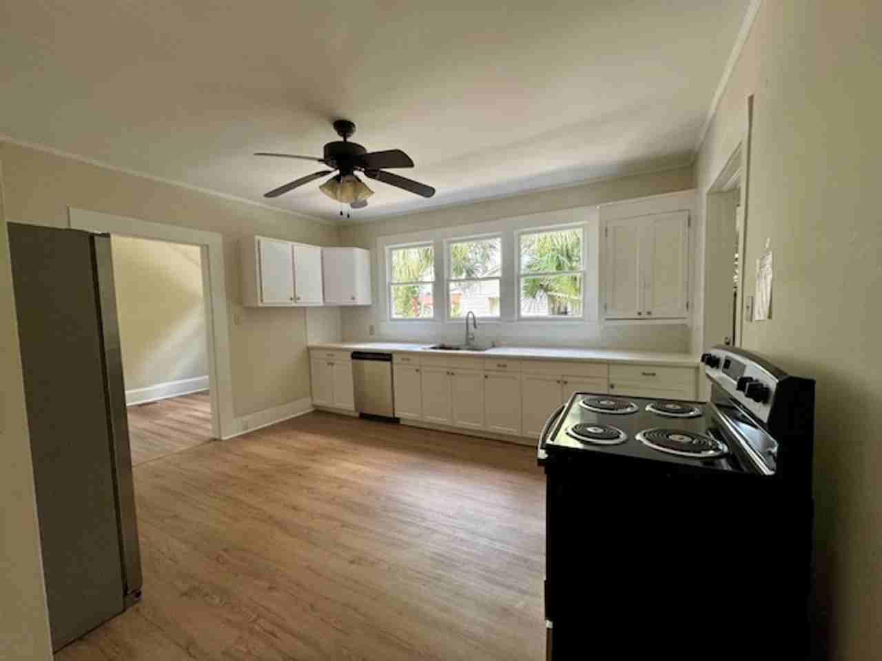 1109 Slater St - Photo 5 of 15