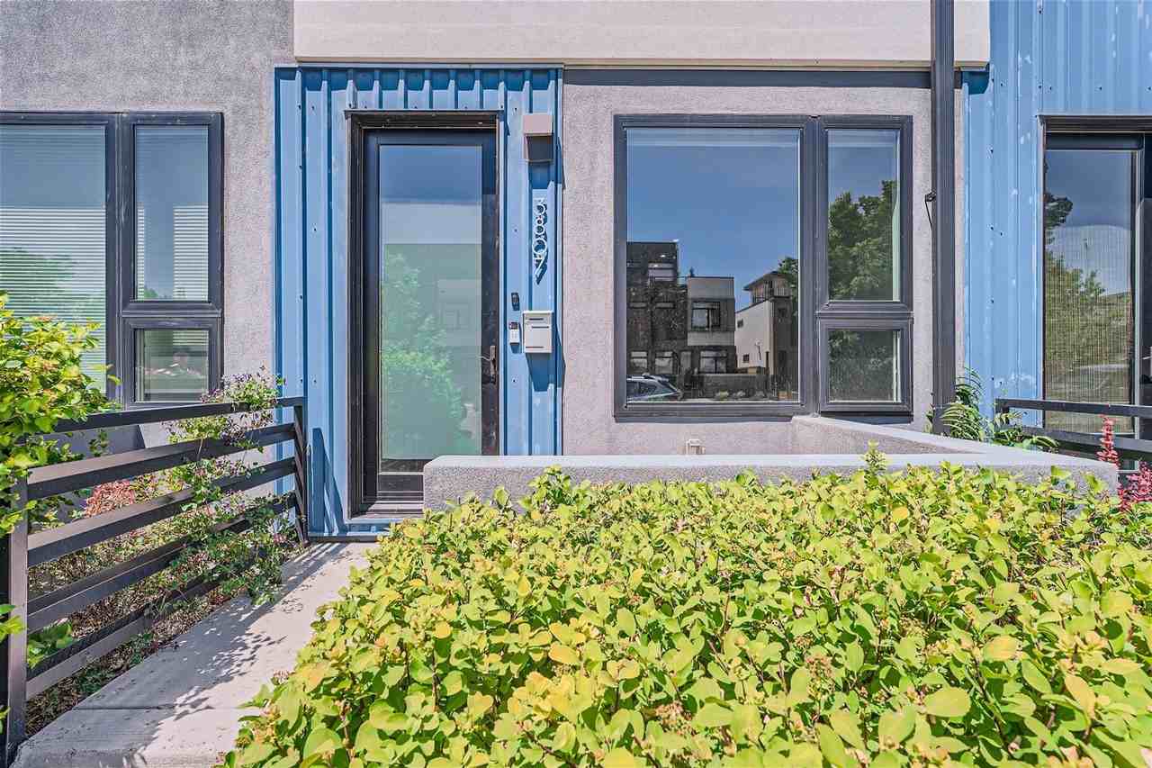 3807 N Franklin St - Photo 3 of 27