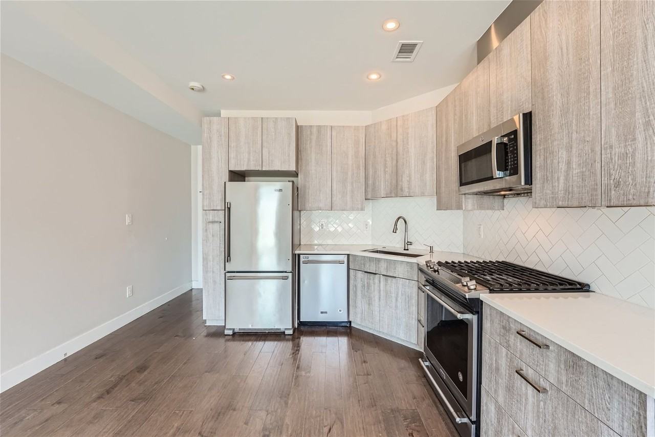 3807 N Franklin St - Photo 6 of 27