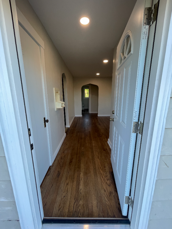 1315 W Commerce St - Photo 3 of 14