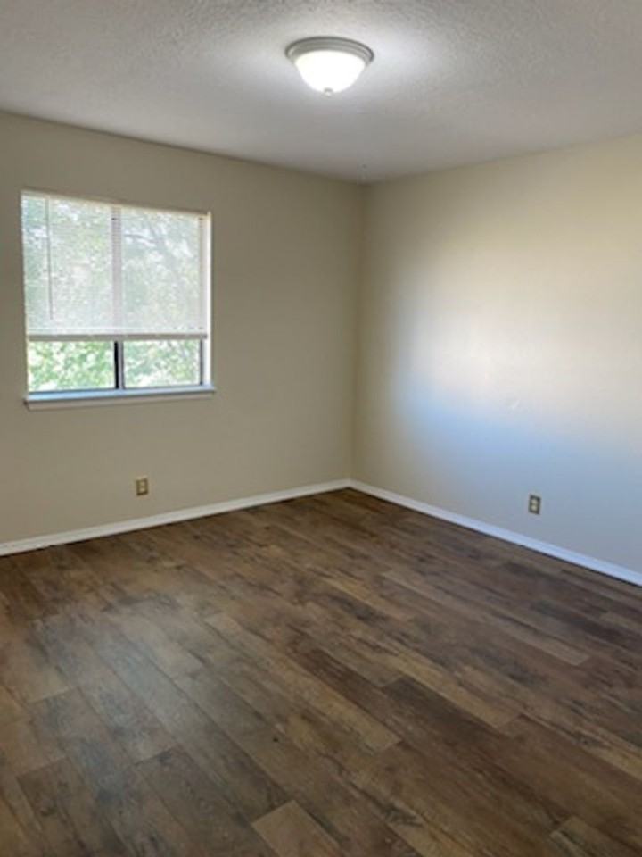 Darlene Rd SE-1775 - Photo 3 of 23