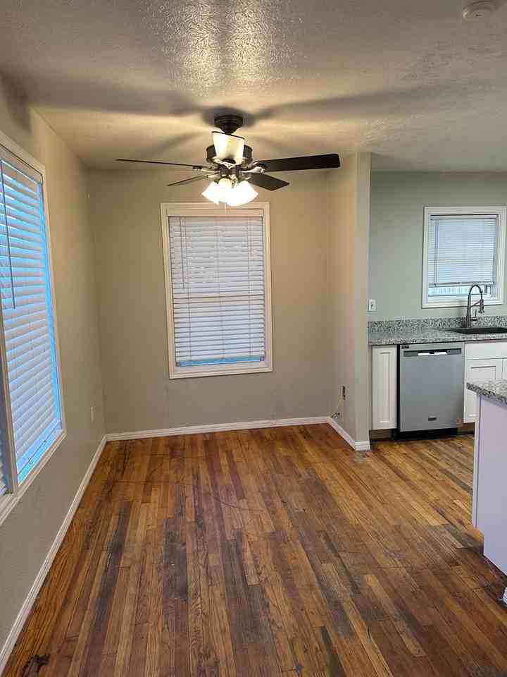 3420 25th St - Photo 3 of 8