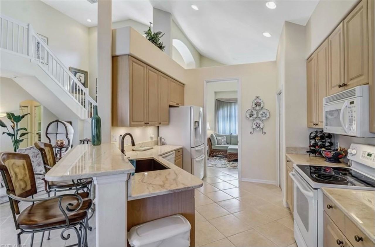 1041 Jardin Dr - Photo 2 of 21