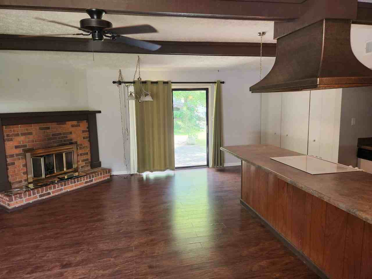 272 Pinewood Dr - Photo 2 of 16