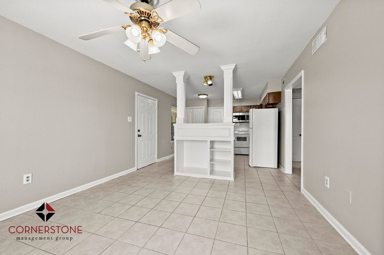 445 W Parker Blvd - Photo 5 of 16