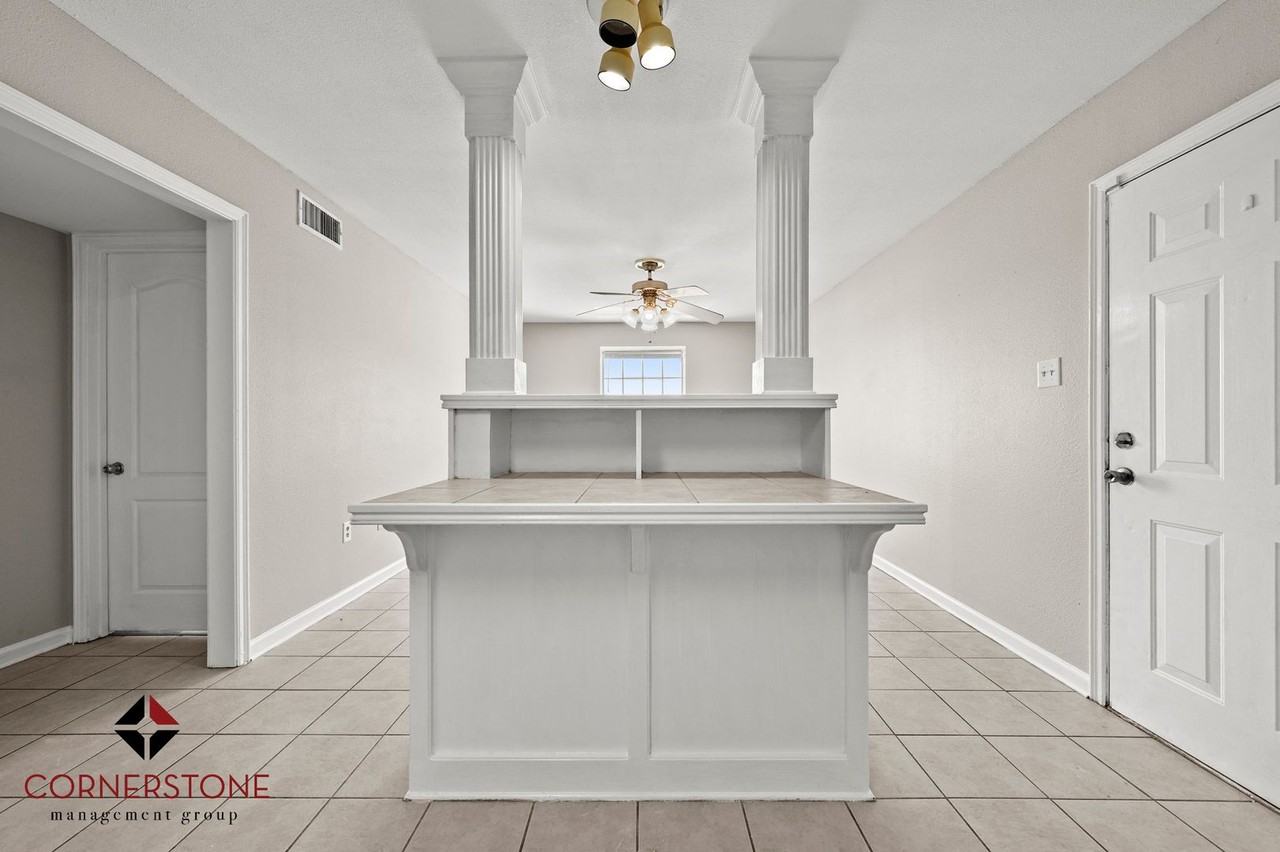 445 W Parker Blvd - Photo 6 of 16