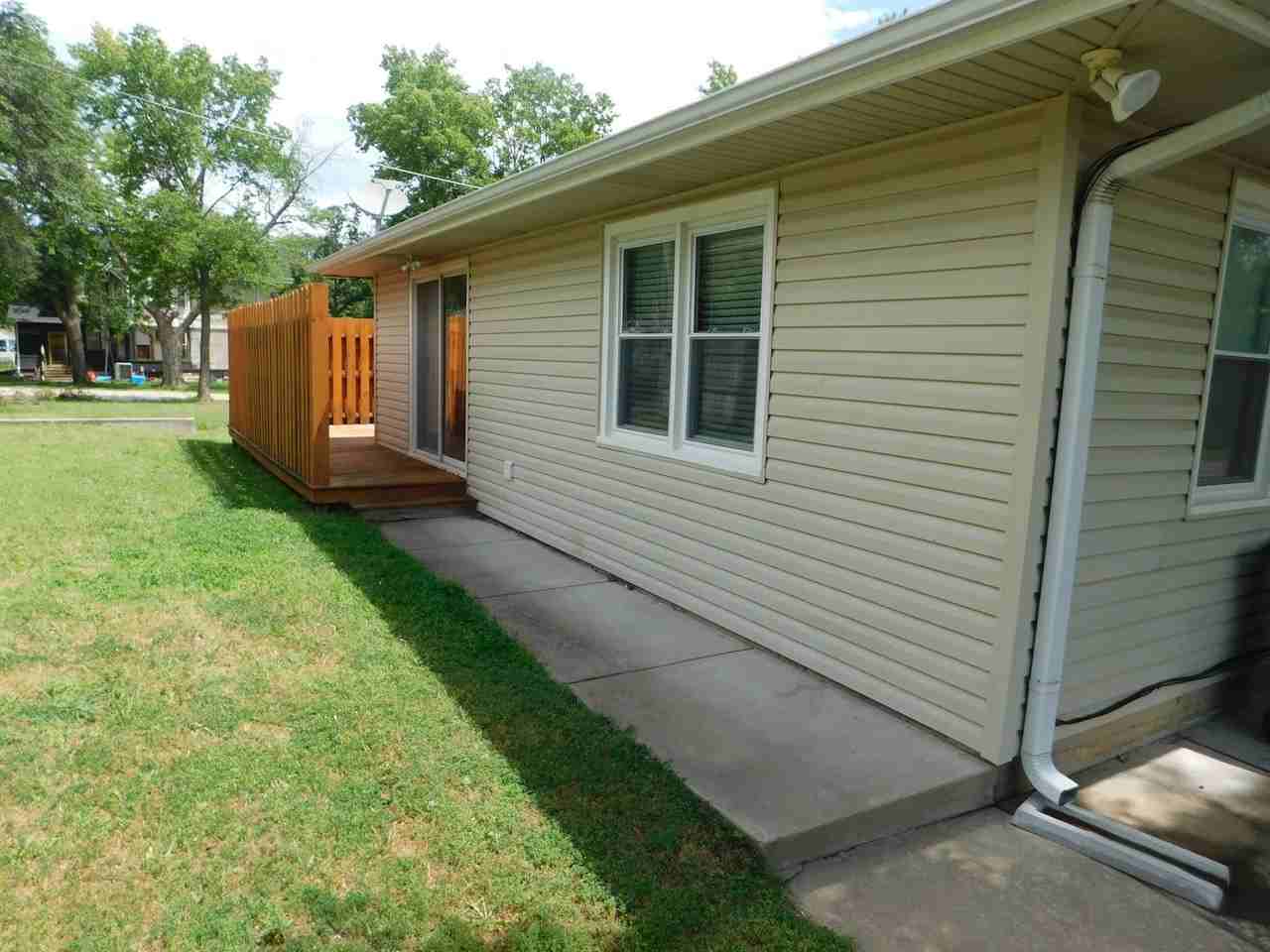 308 W Locust Ave - Photo 3 of 22