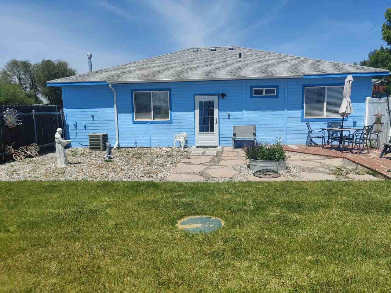 1034 Se Hamilton Rd - Photo 3 of 11