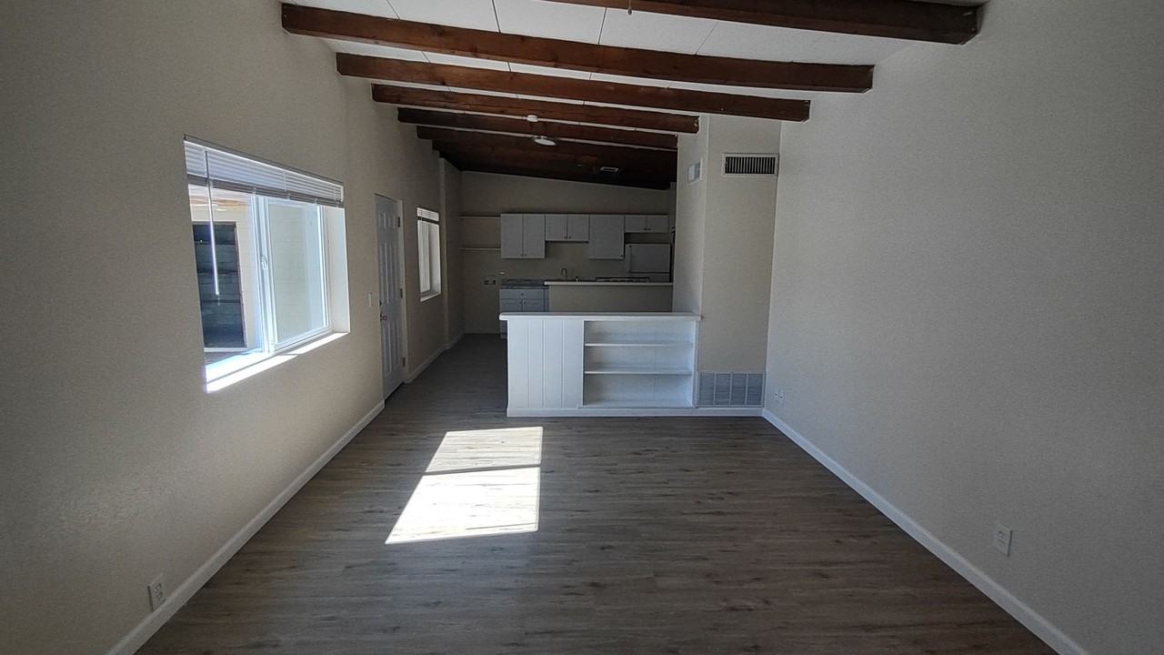 Tranquil Courtyard and Gorgeous Views - Photo 5 of 15