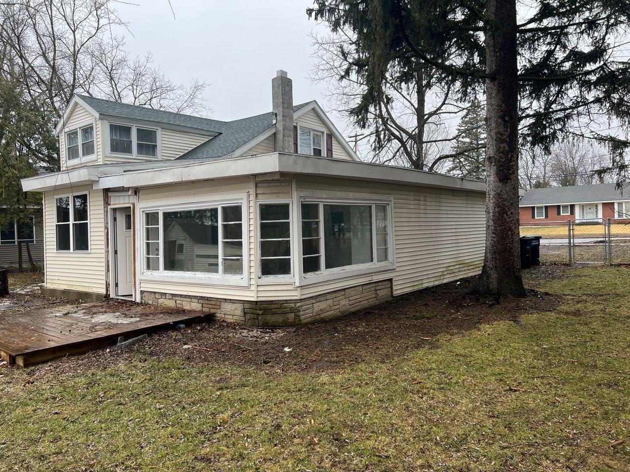 69 Leroy St - Photo 2 of 38