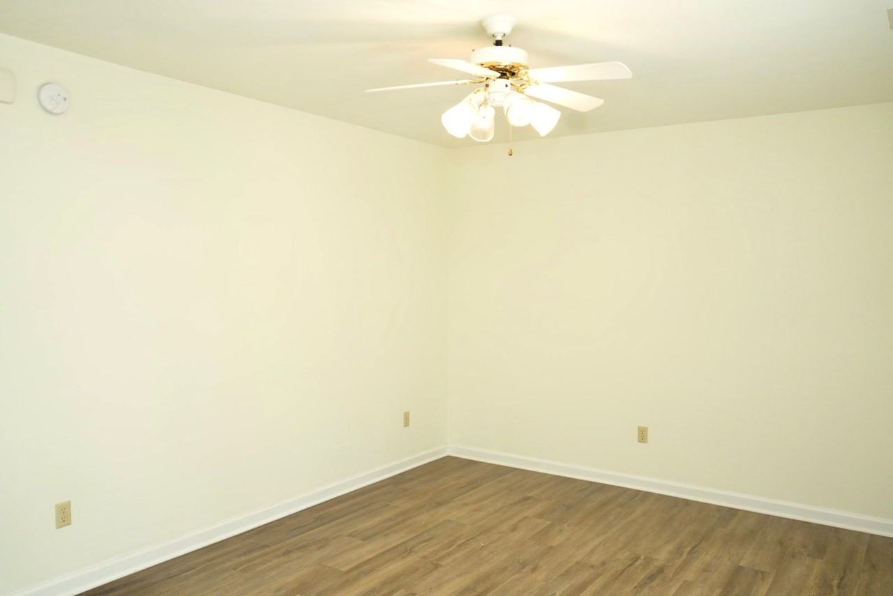 111 Darien Ter - Photo 2 of 32