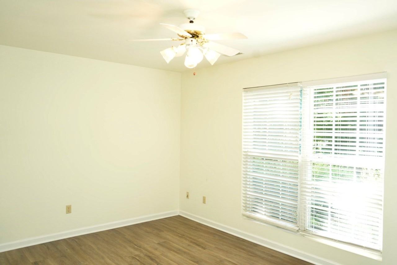 111 Darien Ter - Photo 3 of 32