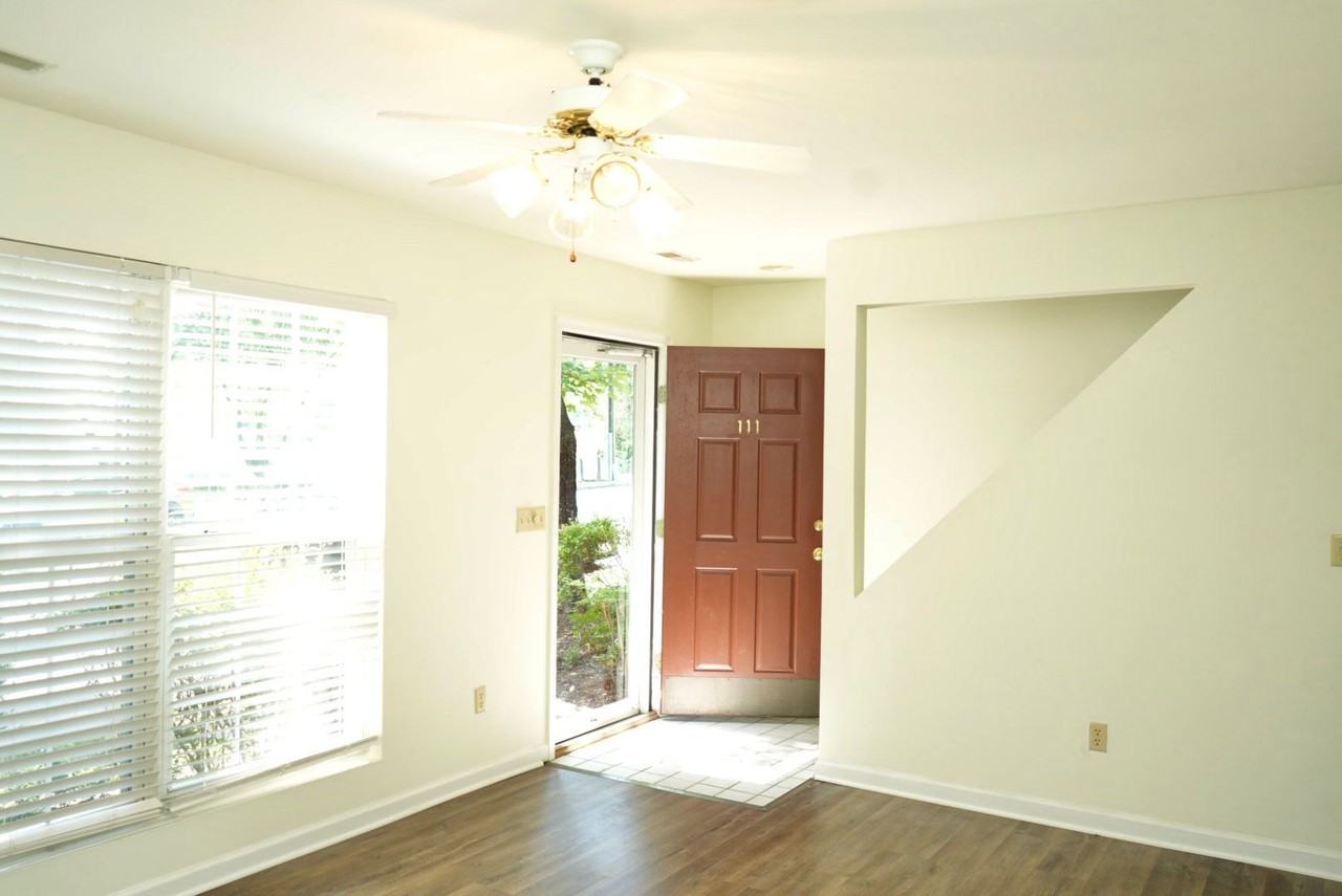 111 Darien Ter - Photo 4 of 32