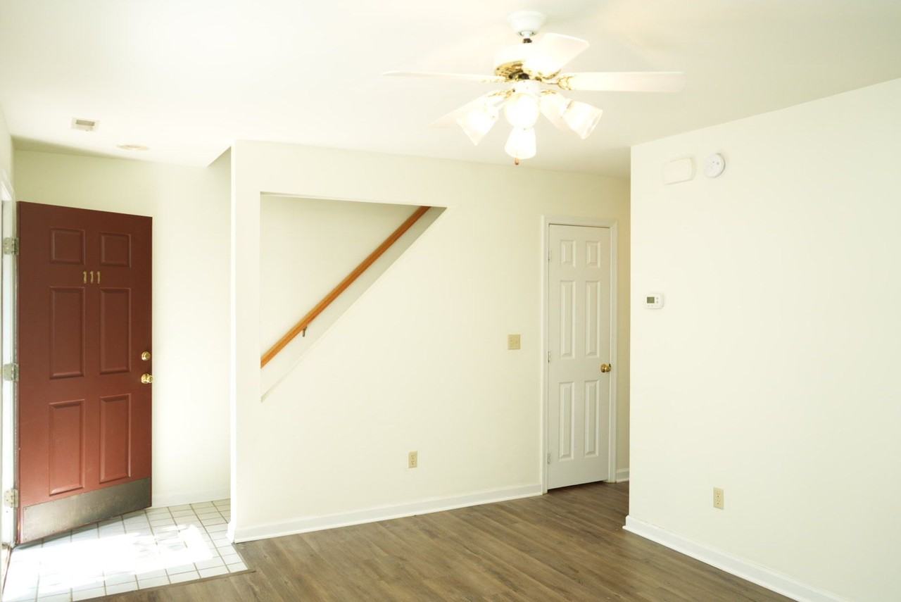 111 Darien Ter - Photo 5 of 32