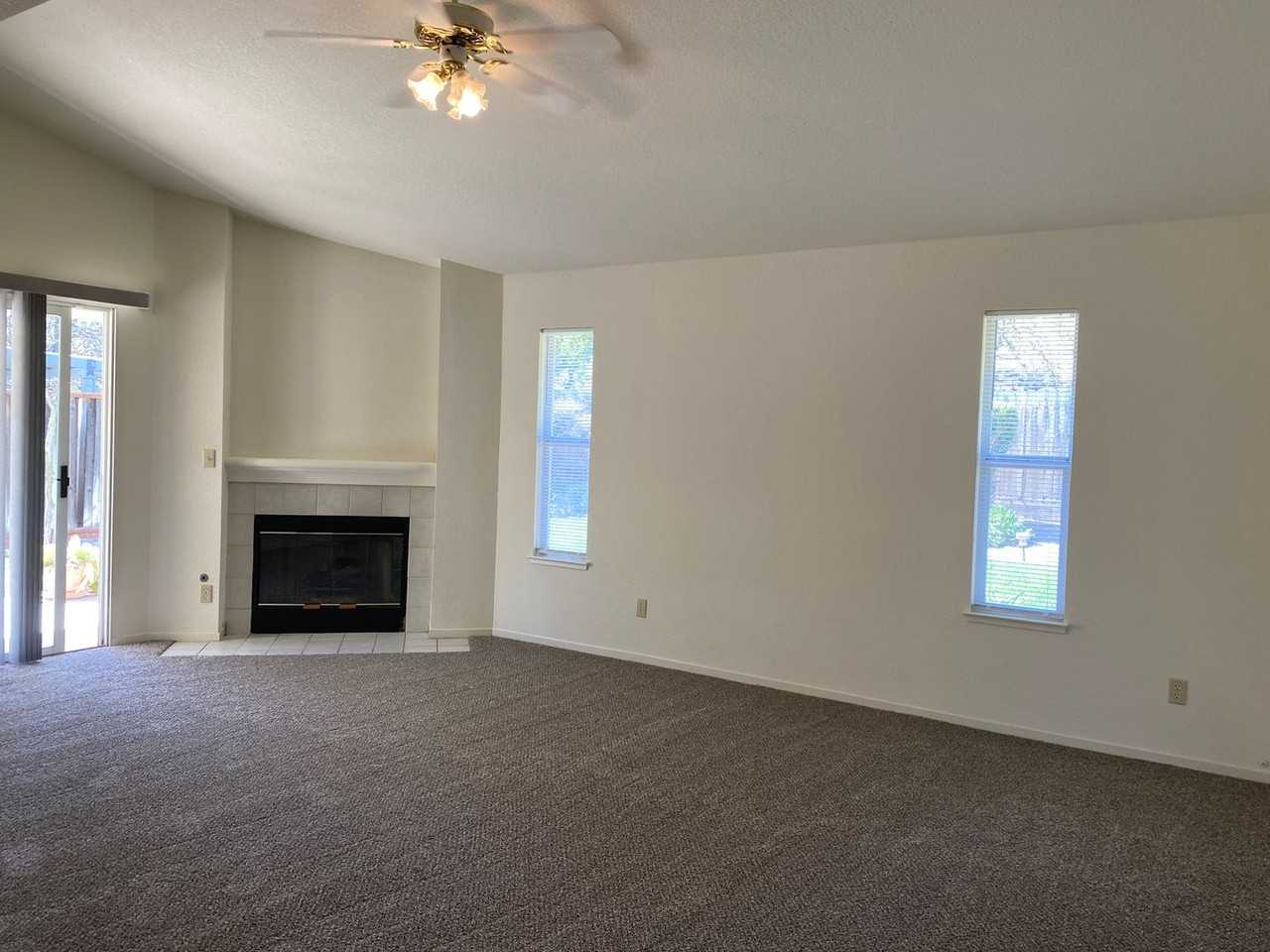 2033 Hastings Dr - Photo 2 of 16